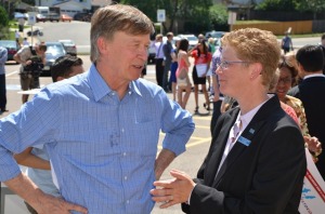 CEA Pres. Kerrie Dallman thanks Gov. Hickenlooper for his support of Colorado Commits to Kids